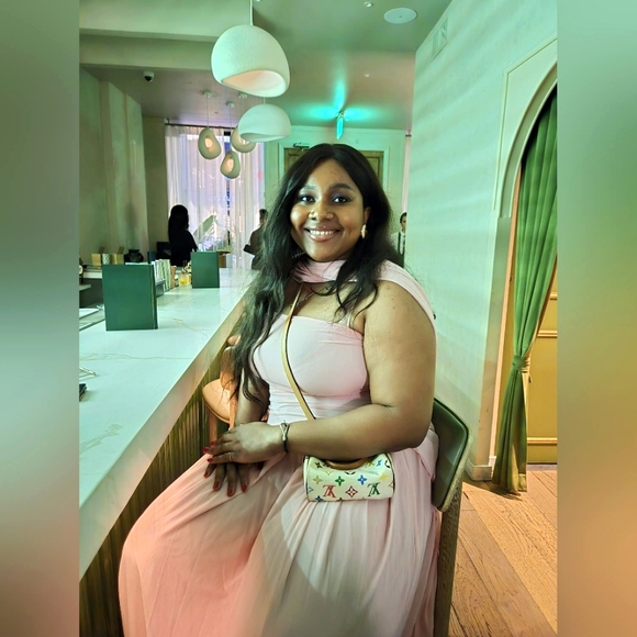 @Luxalldayllc is 🥵live boujees Sharing 🔥🔥🔥 Super Luxurious Handbags and More - Picture 8 of 17